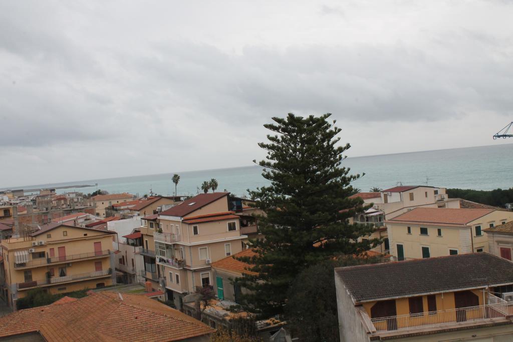 Hotel Mediterraneo Roccella Ionica Δωμάτιο φωτογραφία