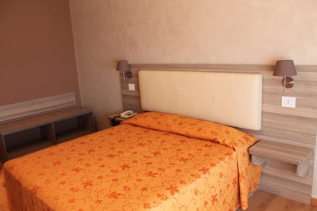 Hotel Mediterraneo Roccella Ionica Εξωτερικό φωτογραφία