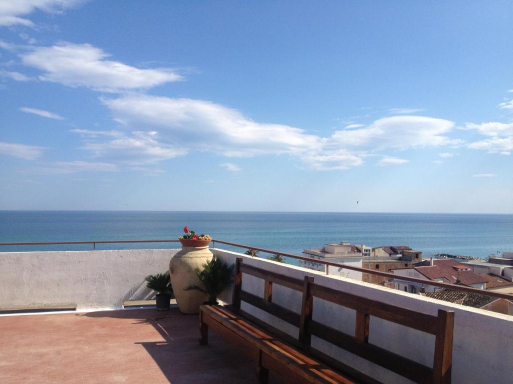 Hotel Mediterraneo Roccella Ionica Εξωτερικό φωτογραφία